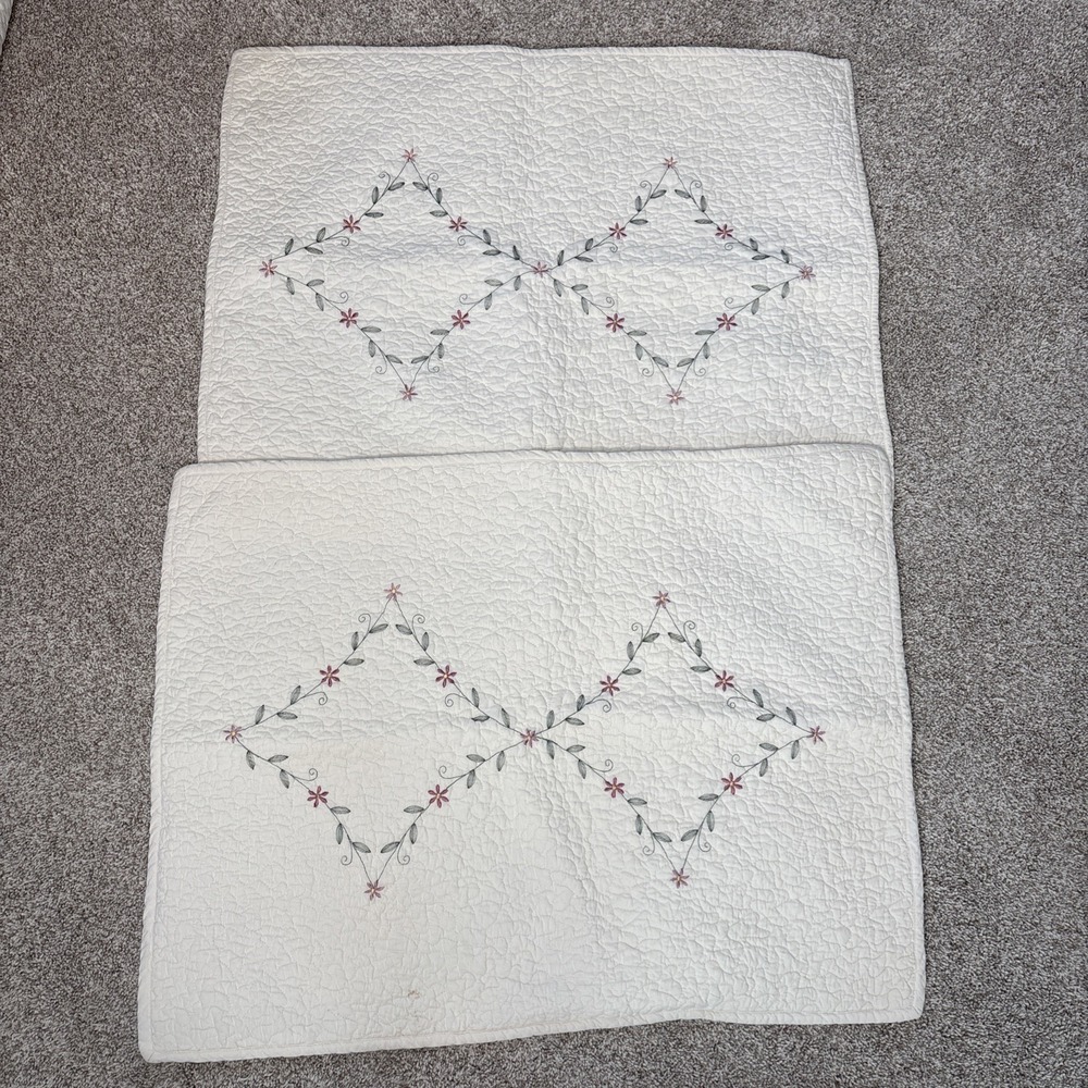 2 Vtg Shabby Chic Embroidered‎ Pillow Sham Cream Quilted Floral Vine Cottagecore